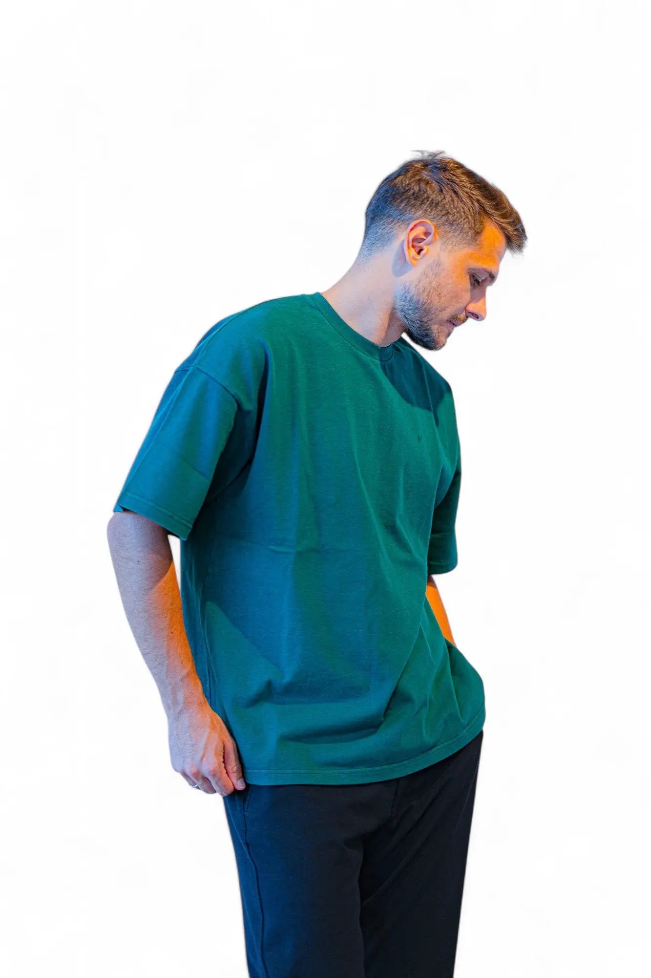 heavyweight tshirt grün seitlich model