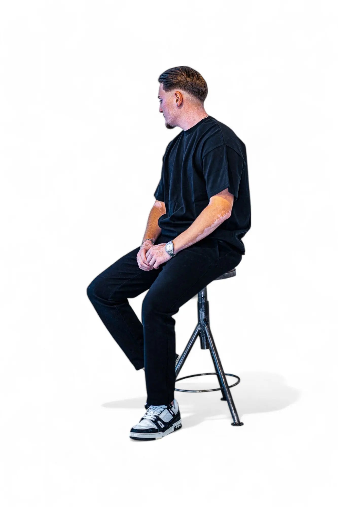 heavyweight tshirt schwarz laey mit model mood